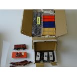 OO GAUGE MODEL RAILWAYS: A mixed lot of OO/HO Gauge wagons by HORNBY, BACHMANN, MARKLIN etc - to