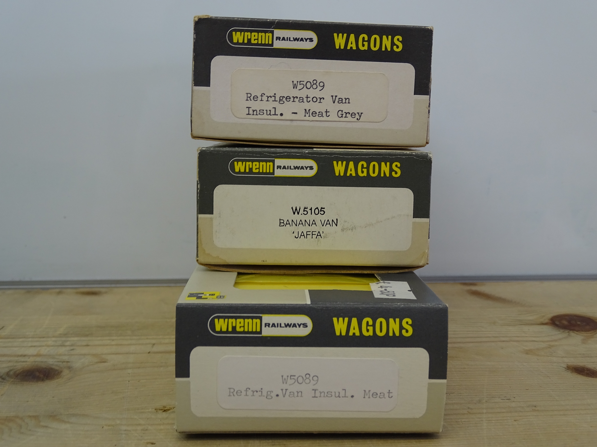 OO GAUGE MODEL RAILWAYS: A group of rarer WRENN wagons to include: 2 x W5089 and a W5105 - Image 2 of 2