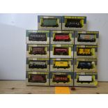 OO GAUGE MODEL RAILWAYS: A group of boxed WRENN wagons as lotted - VG/E in G/VG boxes (14) #9