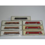 Z GAUGE MODEL RAILWAYS: A quantity of MARKLIN German Outline passenger coaches comprising: 2 x