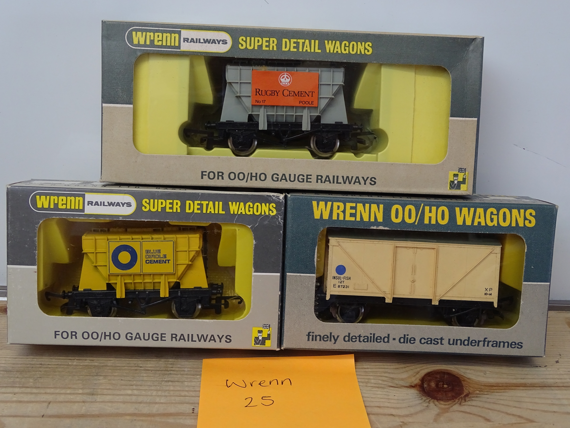 OO GAUGE MODEL RAILWAYS: A group of rarer WRENN wagons to include: W5016 and W5080 cement wagons