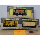 OO GAUGE MODEL RAILWAYS: A group of rarer WRENN wagons to include: W5016 and W5080 cement wagons