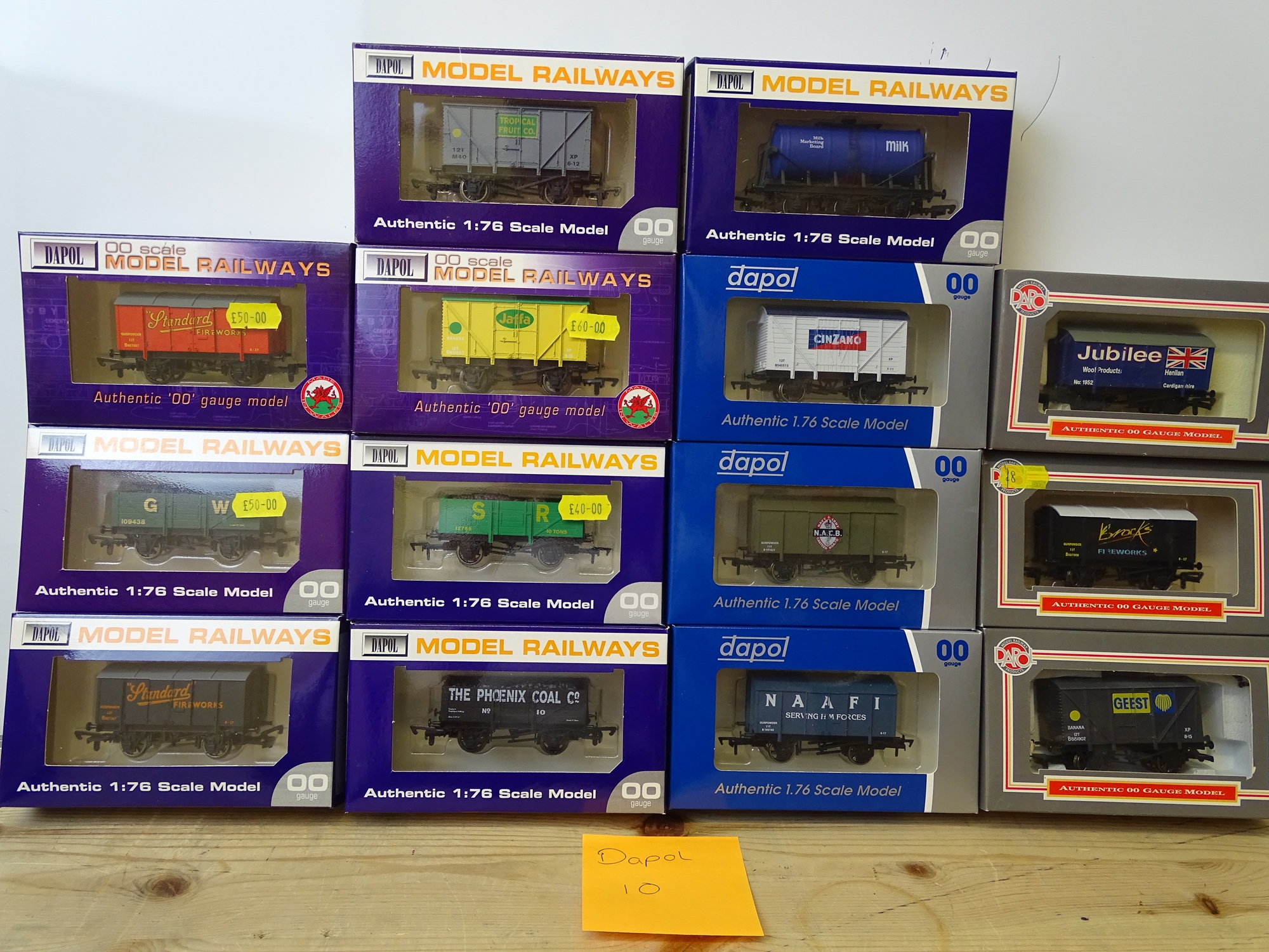 OO GAUGE MODEL RAILWAYS: A group of boxed DAPOL wagons as lotted - VG/E in G/VG boxes (14) #10