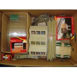 OO GAUGE MODEL RAILWAYS: A tray of HORNBY DUBLO and HORNBY track and accessories as lotted - G/VG in