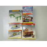 OO GAUGE MODEL RAILWAYS: A group of buildings / kits by HORNBY to include 2 x Skaledale items - G/VG