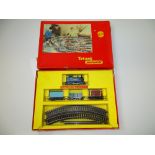 OO GAUGE MODEL RAILWAYS: A TRI-ANG RAILWAYS RS.24 Goods Train Set - G/VG in G box