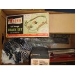 OO GAUGE MODEL RAILWAYS: A large quantity of WRENN track including a trade box of WRENN points and a