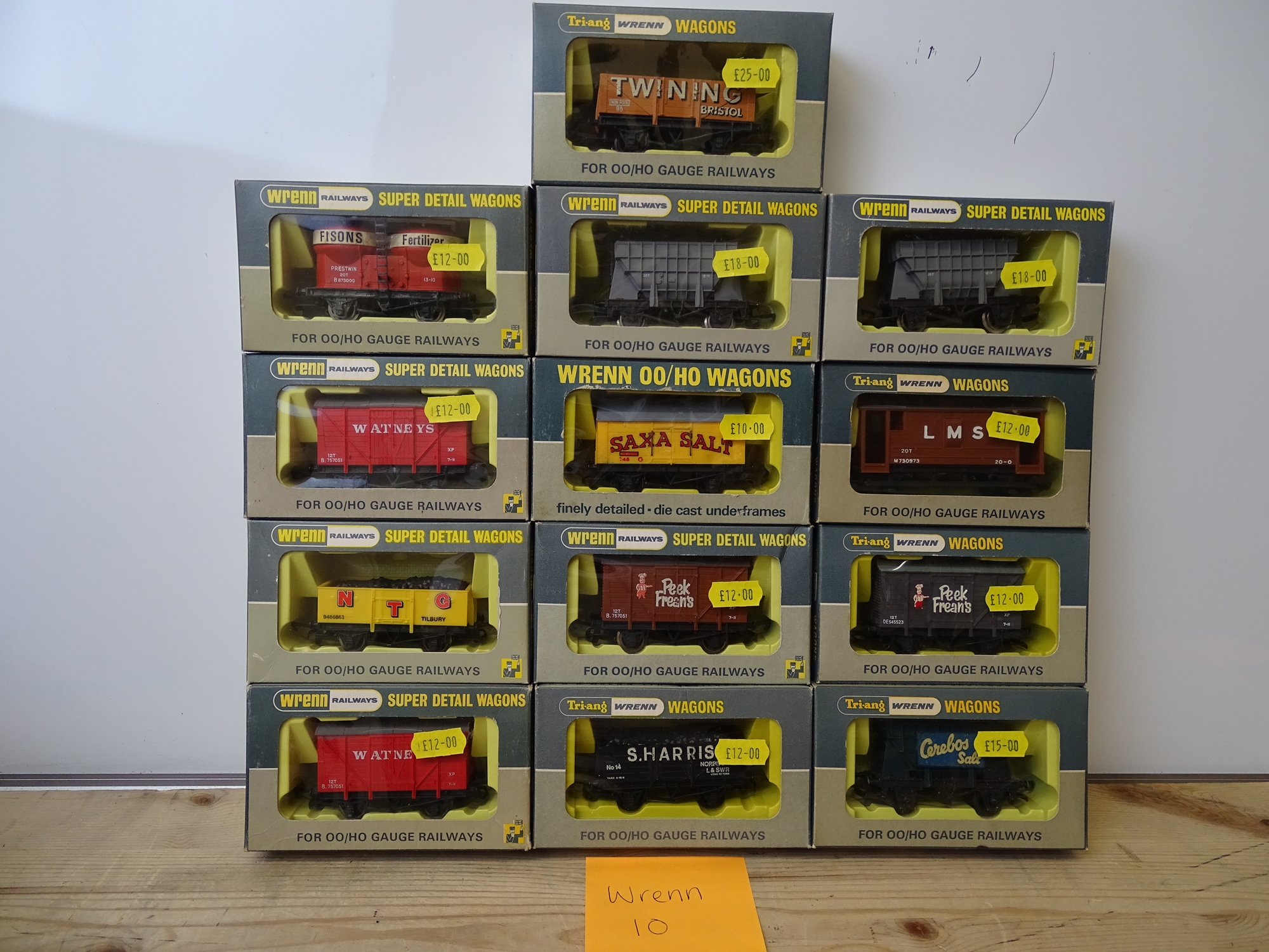 OO GAUGE MODEL RAILWAYS: A group of boxed WRENN wagons as lotted - VG/E in G/VG boxes (13) #10