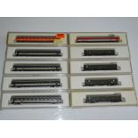 Z GAUGE MODEL RAILWAYS: A quantity of MARKLIN German Outline bogie passenger coaches - VG in G boxes