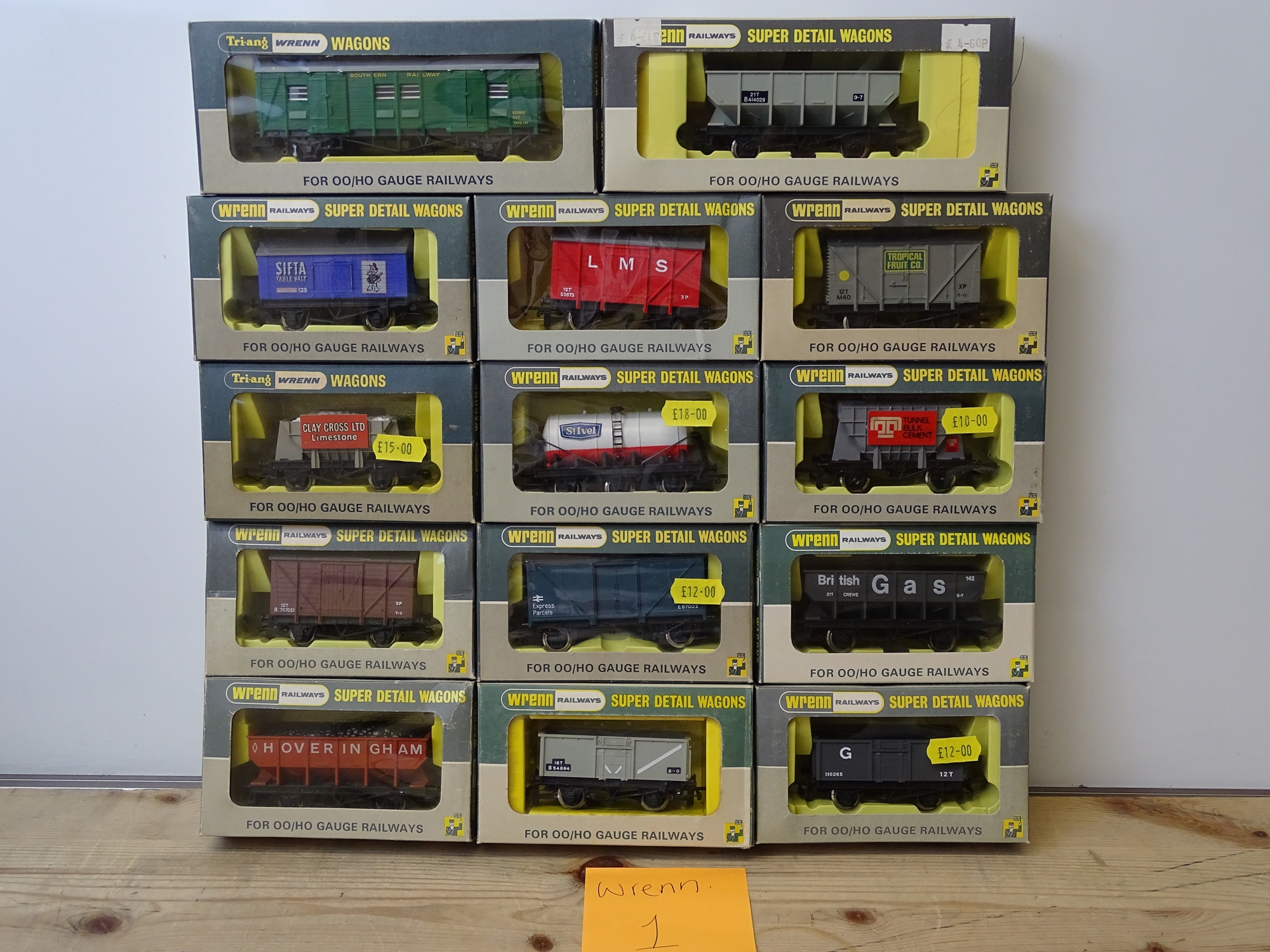 OO GAUGE MODEL RAILWAYS: A group of boxed WRENN wagons as lotted - VG/E in G/VG boxes (14) #1