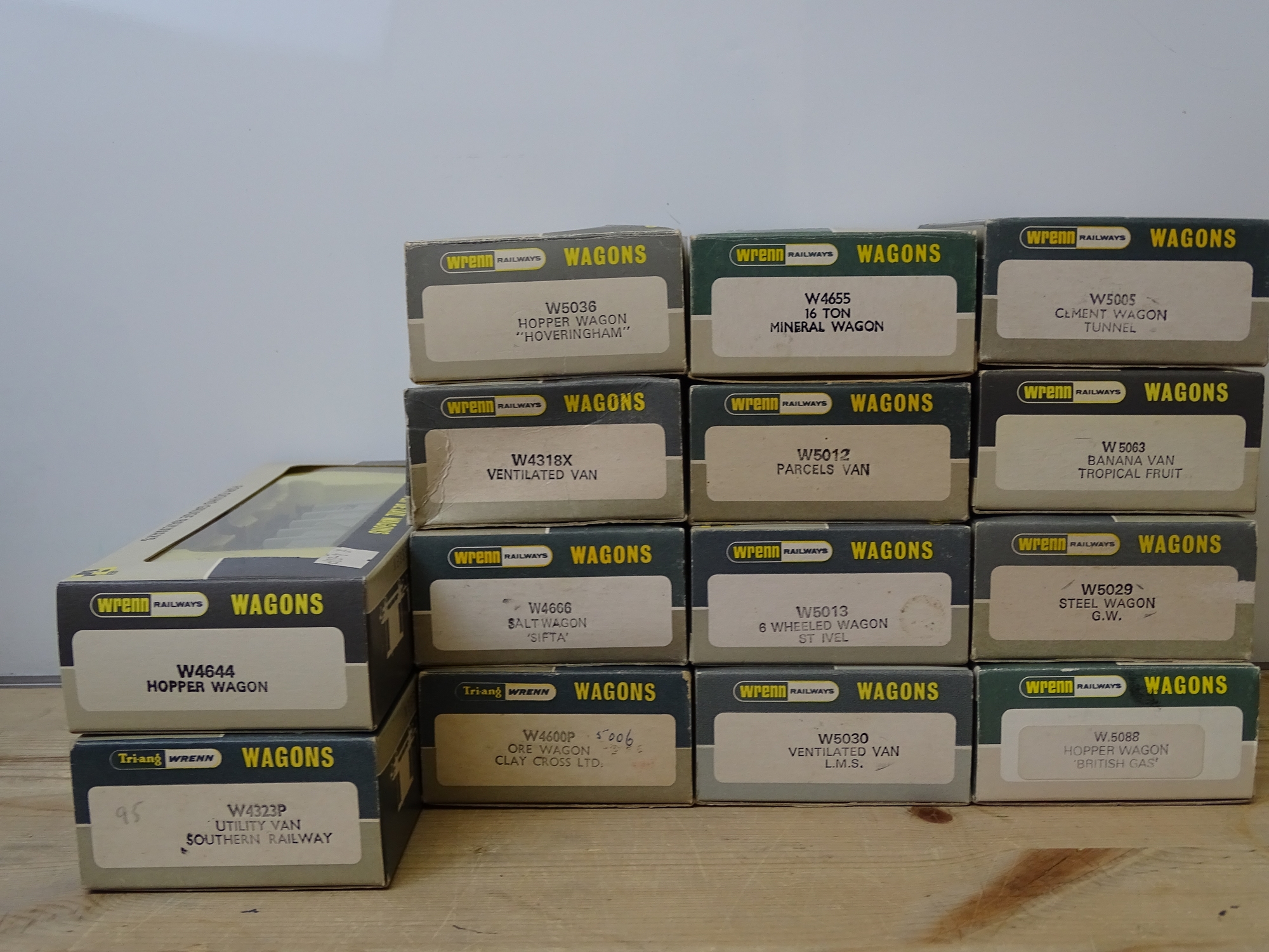 OO GAUGE MODEL RAILWAYS: A group of boxed WRENN wagons as lotted - VG/E in G/VG boxes (14) #1 - Image 2 of 2