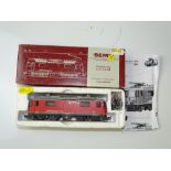 HOm GAUGE MODEL RAILWAYS: A BEMO Swiss Outline 1258 158 Ge 4/4 II Class electric locomotive in RhB