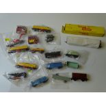 OOO and TT GAUGE MODEL RAILWAYS: A mixed lot of LONESTAR diecast OOO model railways together with