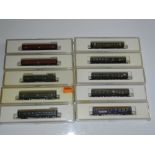 Z GAUGE MODEL RAILWAYS: A quantity of MARKLIN German Outline bogie passenger coaches - VG in G boxes