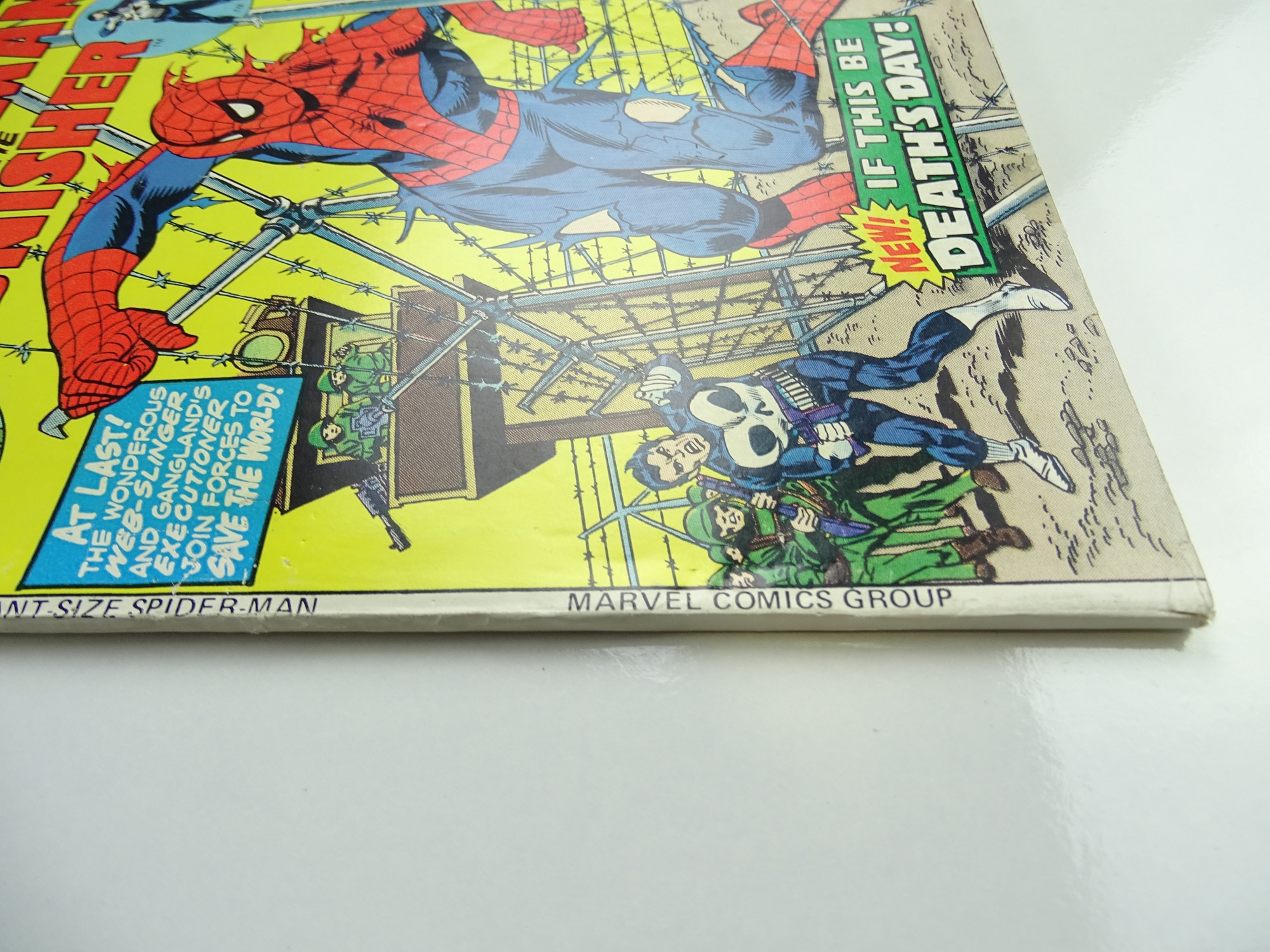 GIANT-SIZE SPIDER-MAN & PUNISHER # 4 (1975 - MARVEL - Cents Copy) - Third appearance of the Punisher - Image 7 of 7