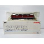 HO SCALE MODEL RAILWAYS: A MARKLIN 3582 3 rail AC