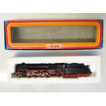 HO SCALE MODEL RAILWAYS: A MARKLIN 3082 3 rail AC