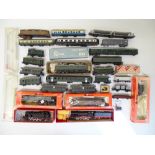 HO SCALE MODEL RAILWAYS: A large quantity of locos