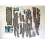 HO SCALE MODEL RAILWAYS: A quantity of boxed and u