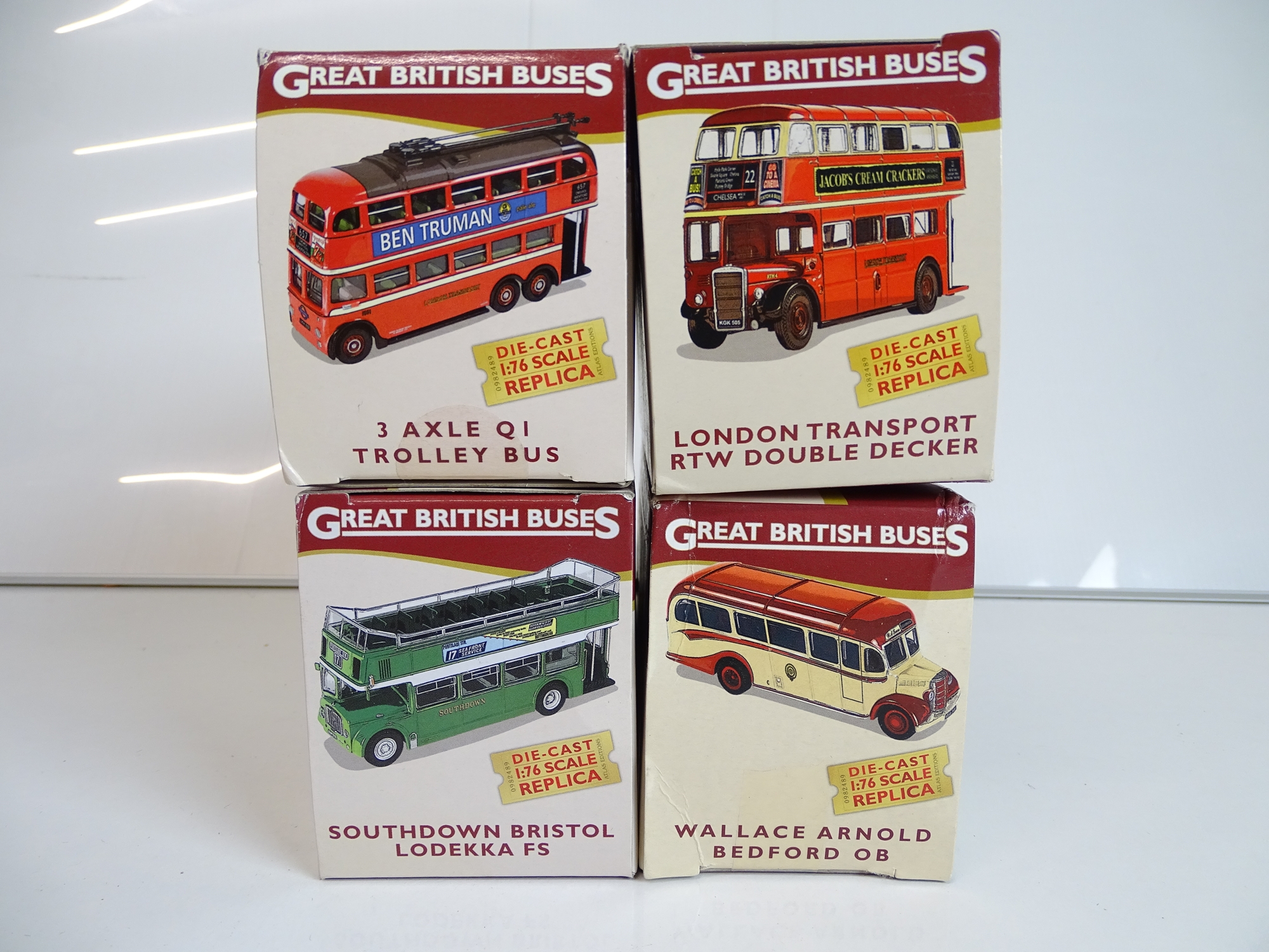 GENERAL DIECAST: A group of diecast 1:76 Scale bus - Image 2 of 2