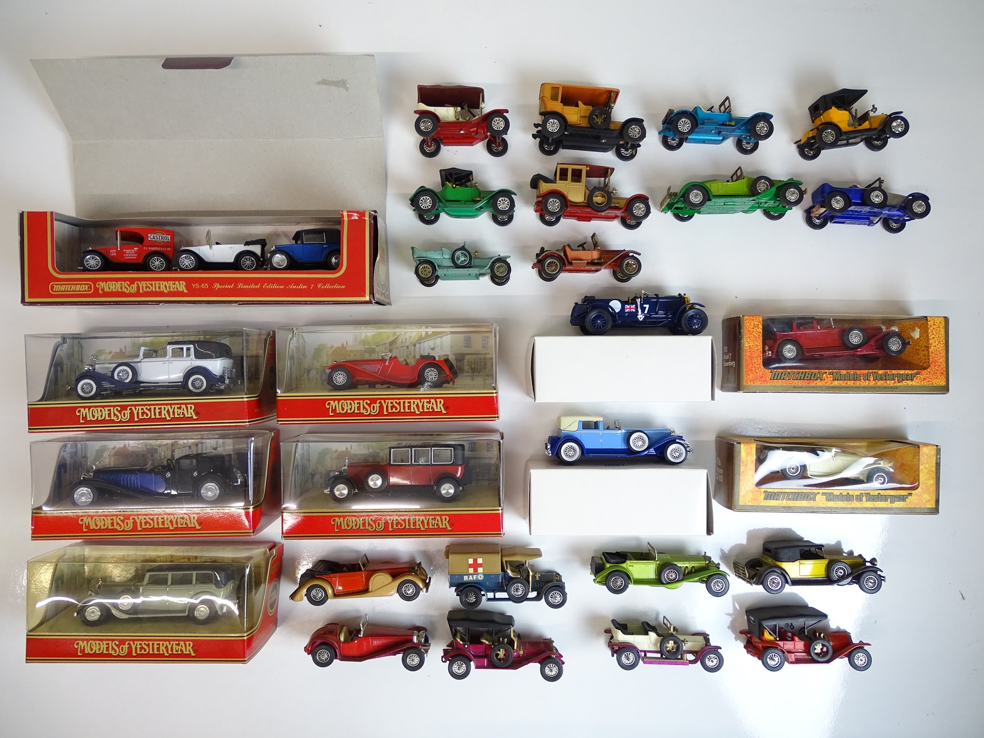 GENERAL DIECAST: A large quantity of boxed and unb