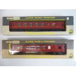 OO SCALE MODEL RAILWAYS: A pair of WRENN Pullman c