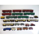 OO SCALE MODEL RAILWAYS: A quantity of unboxed wag