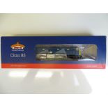 OO SCALE MODEL RAILWAYS: A BACHMANN 31-678 Class 8