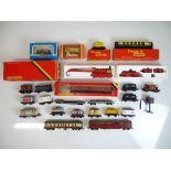 OO SCALE MODEL RAILWAYS: A quantity of wagons and