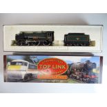 OO SCALE MODEL RAILWAYS: A HORNBY R317 Schools Cla