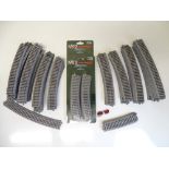 HO SCALE MODEL RAILWAYS: A quantity of boxed and u