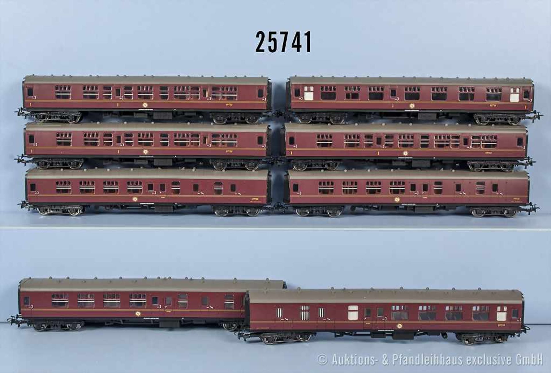 Konv. 8 Märklin H0 D-Zug-Wagen zum "Hogwarts Express", dabei 4 Personenwagen und 4 Personen-/