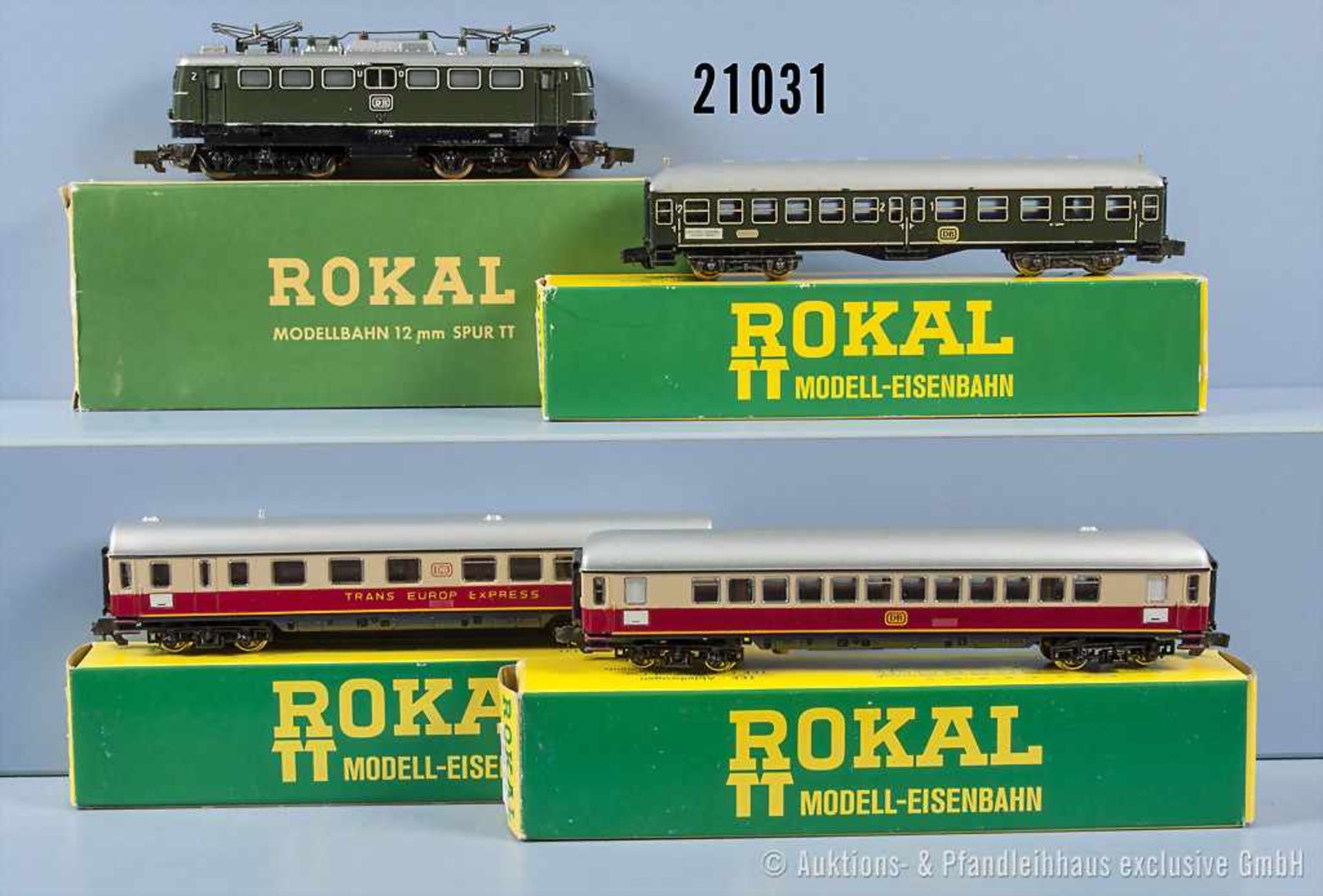 Konv. Rokal TT D-Zug, dabei 01030 E-Lok der DB, BN E40 107 und 3 Personenwagen, Zustand 1-2, in OVP,