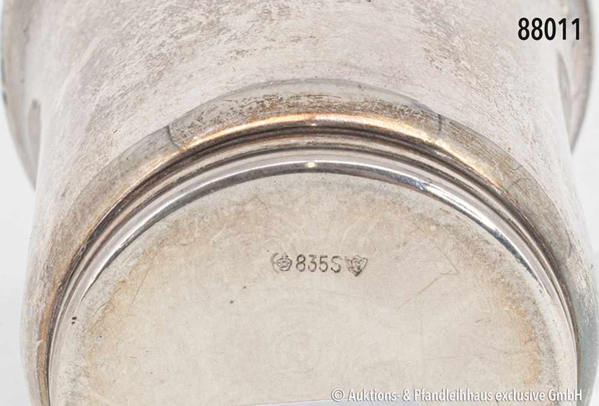 Becher, 835er Silber, Lutz & Weiß, mit einer Widmung von 1939. 57,9 g, H 74 mm. Sehr guter Zustand. - Bild 2 aus 2