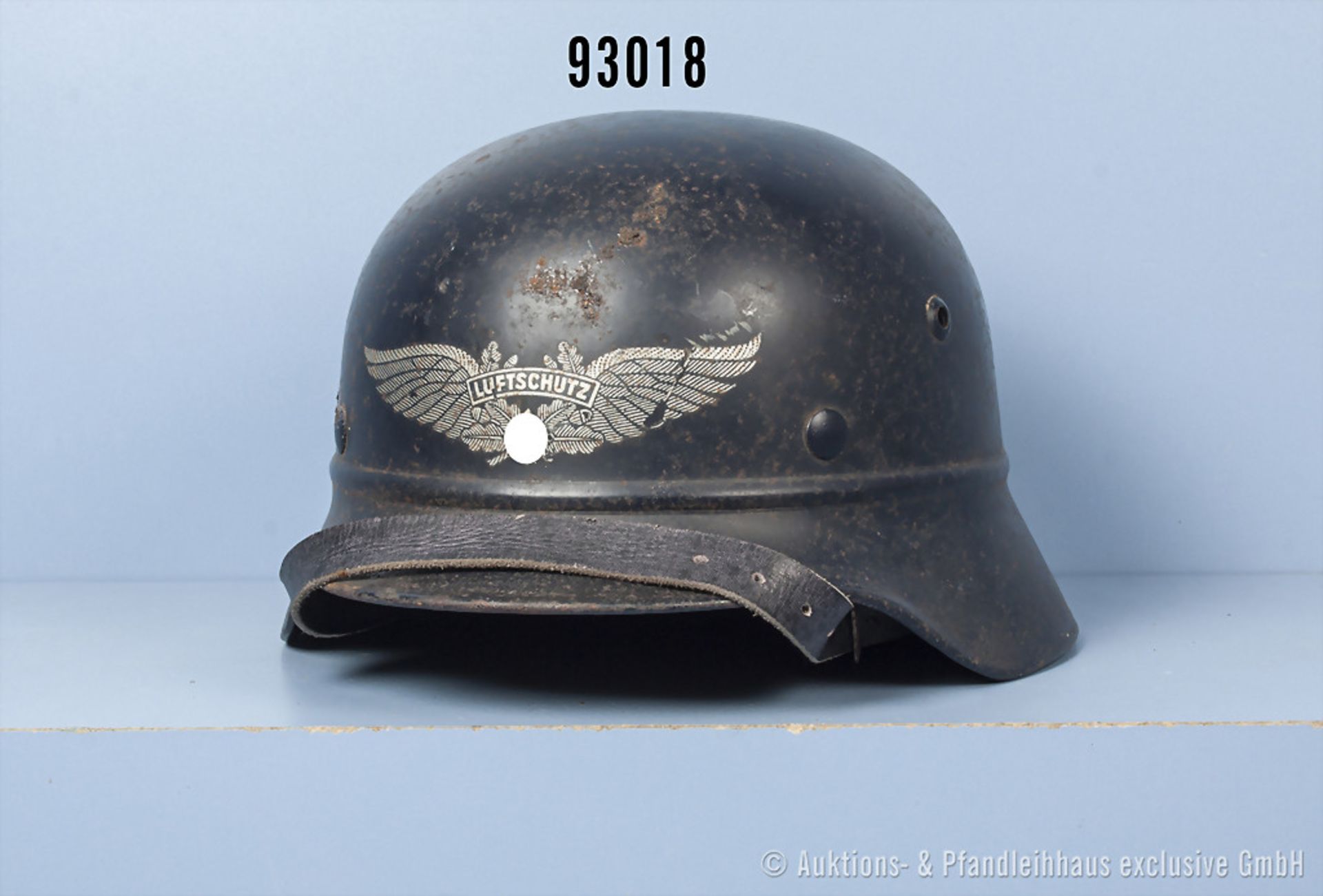 Luftschutzhelm 3. Reich, komplett mit Innenfutter, Kinnriemen und Abzeichen, Gr. 56, guter Zustand