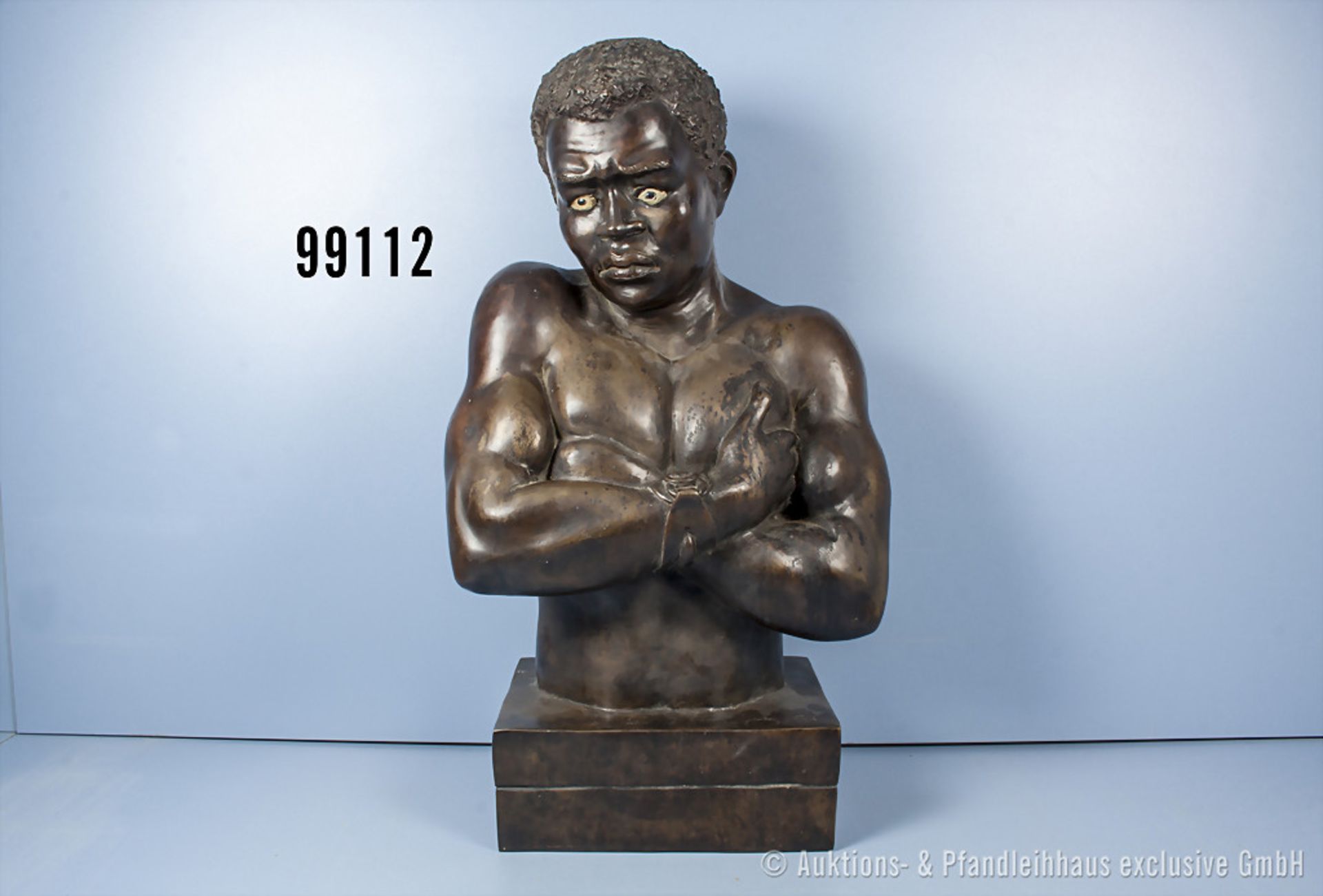 Bronzebüste Sklave mit Handfesseln, vermutl. ein Souvenier aus der Kolonialzeit, H ca. 72 cm,