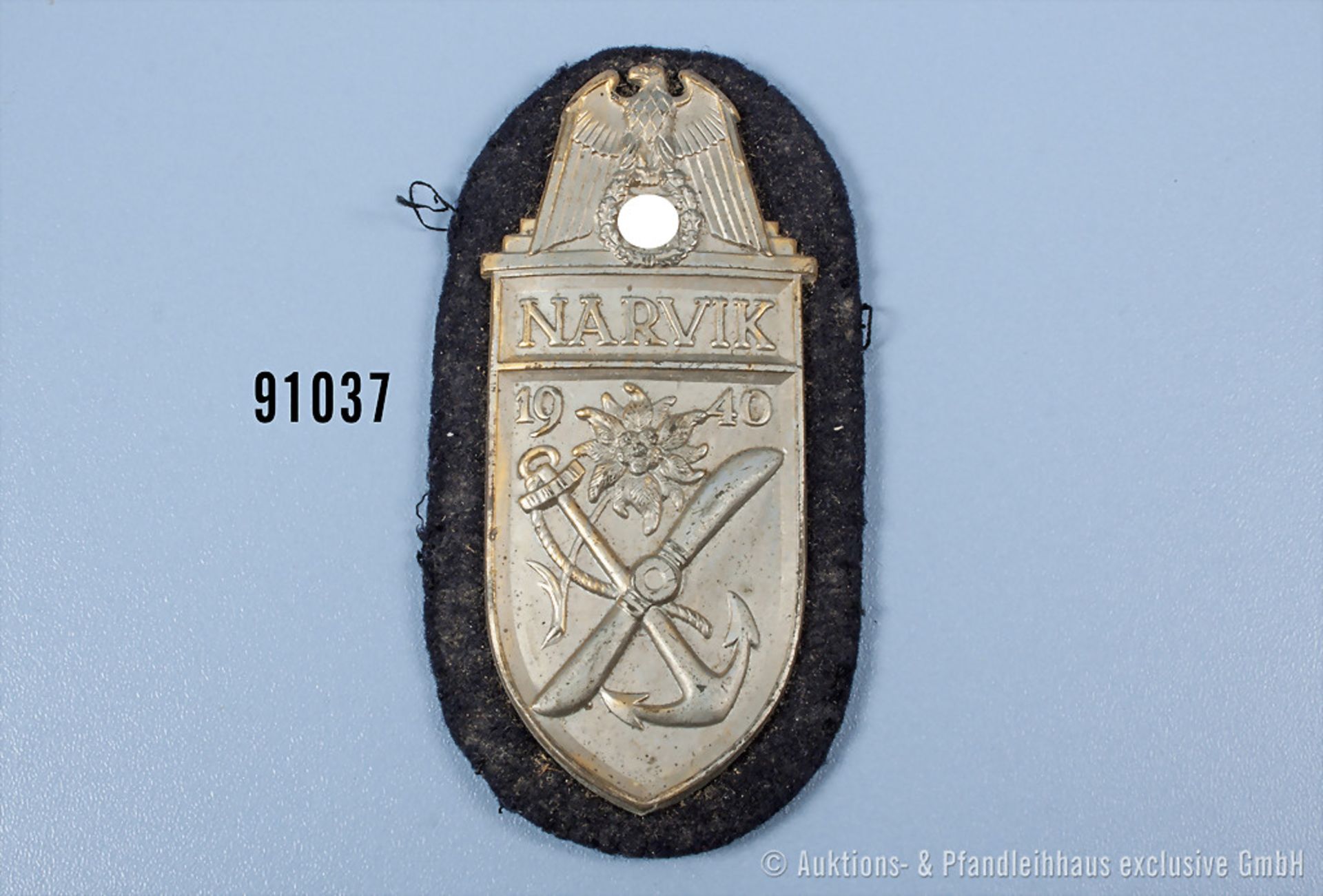Narvikschild der Kriegsmarine, Zinkausf., rückseitig 4 Splinte, Gegenplatte und Stoff, guter Zustand