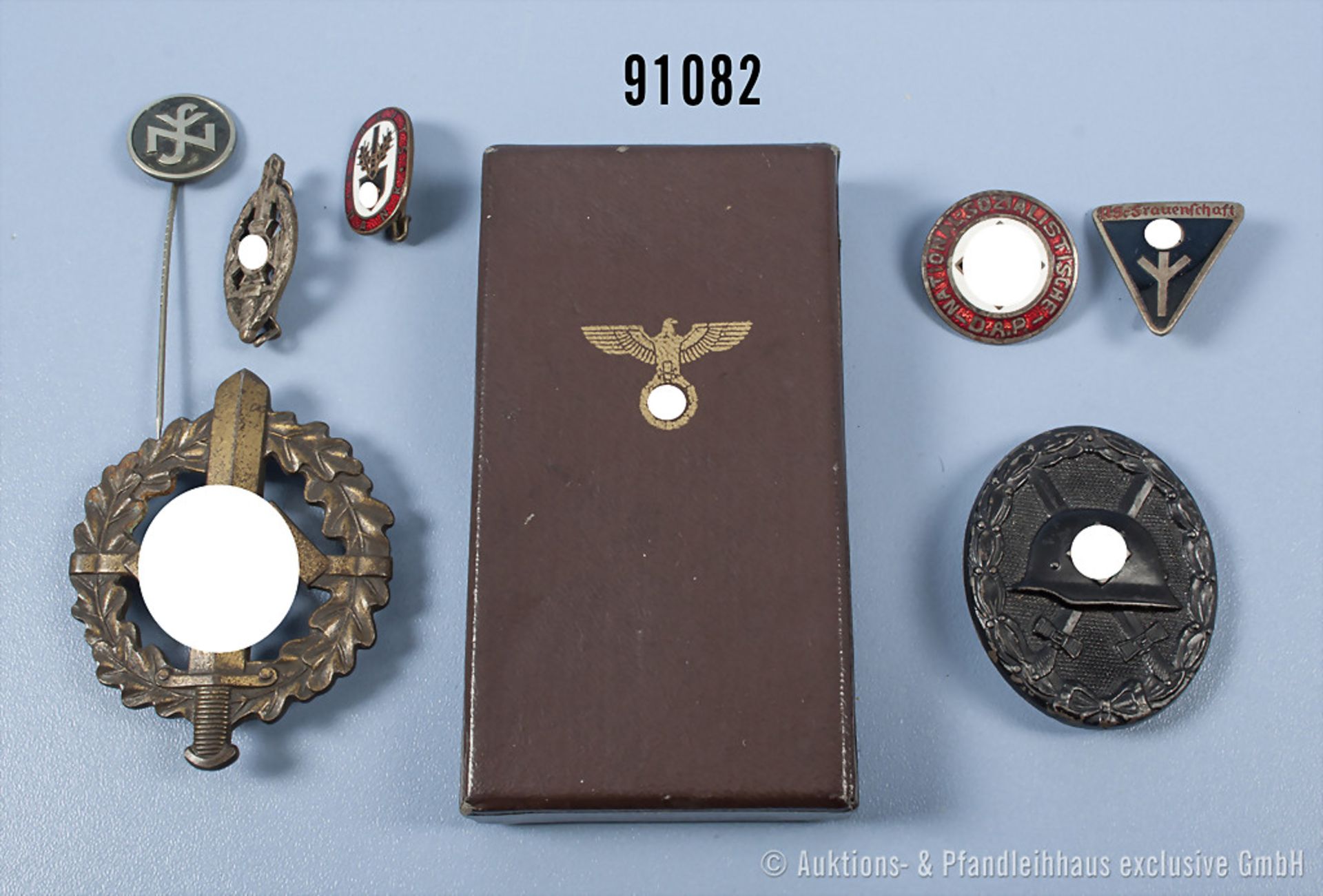 Konv. 3. Reich, Etui zur NSDAP-Dienstauszeichnung in Bronze, Inlet fehlt, VWA Schwarz, SA-