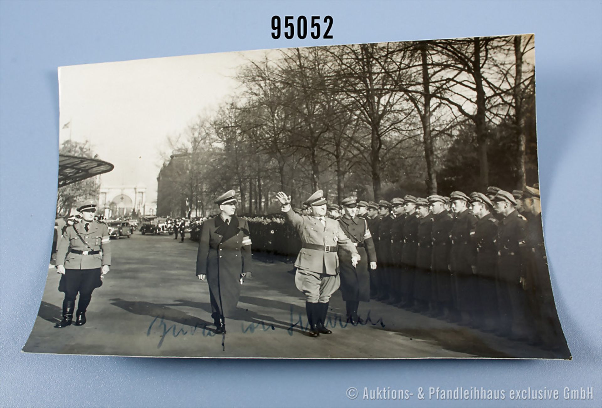 Foto Baldur von Schirach und Robert Ley beim Abschreiten einer Formation Hitlerjungen, mit OU "