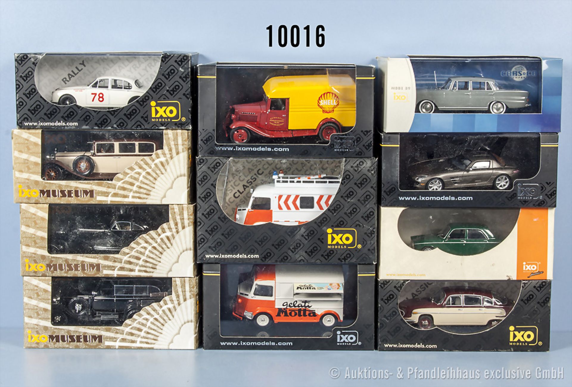 Konv. 12 Ixo Modellfahrzeuge, dabei Oldtimer, Lieferwagen, Sportwagen usw., Metallausf., M 1:43,