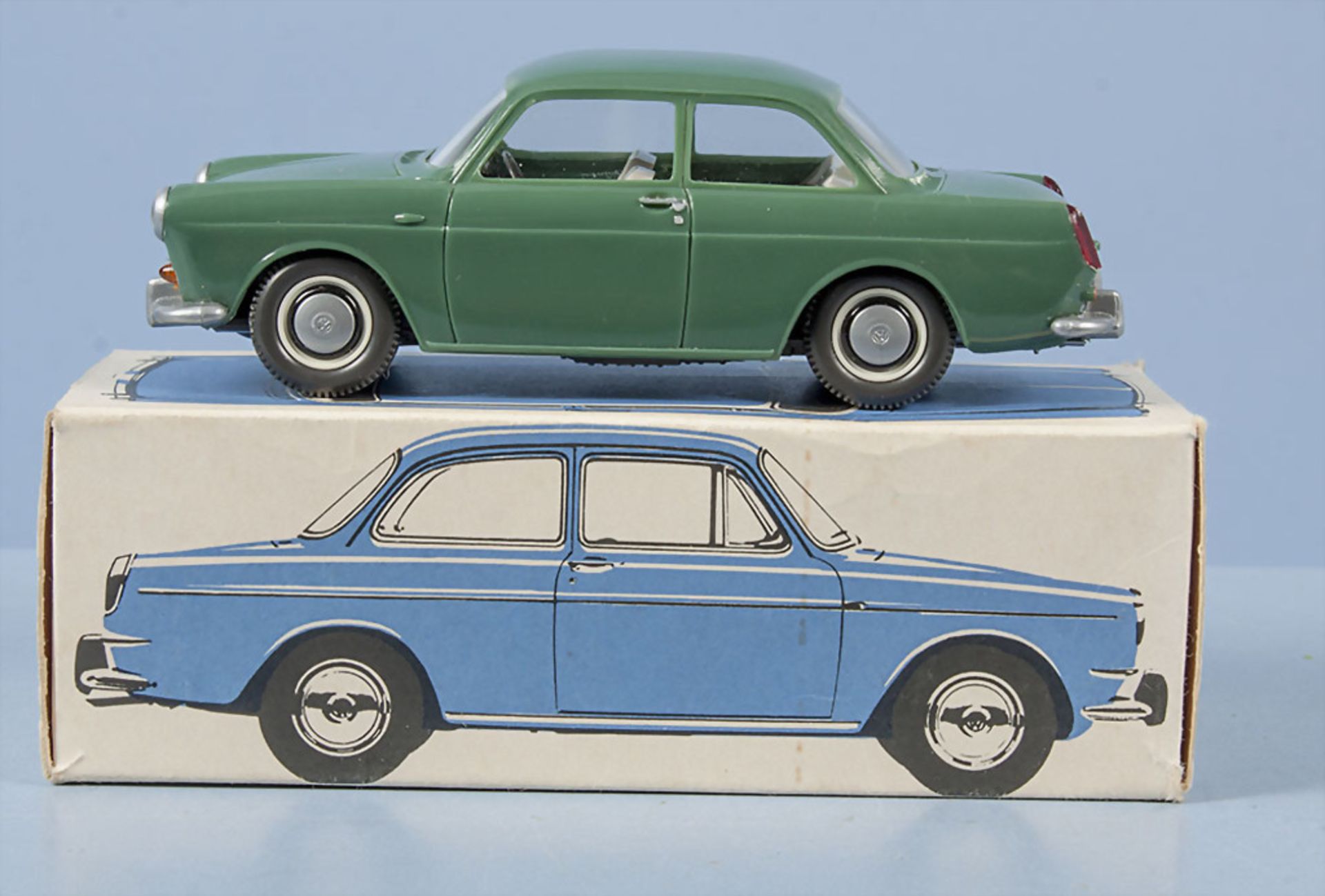 Wiking 1510/1 C VW 1500 Stufenheck, diamantgrün, M 1:40, sehr guter Zustand in OVP, am OVP fehlt 1