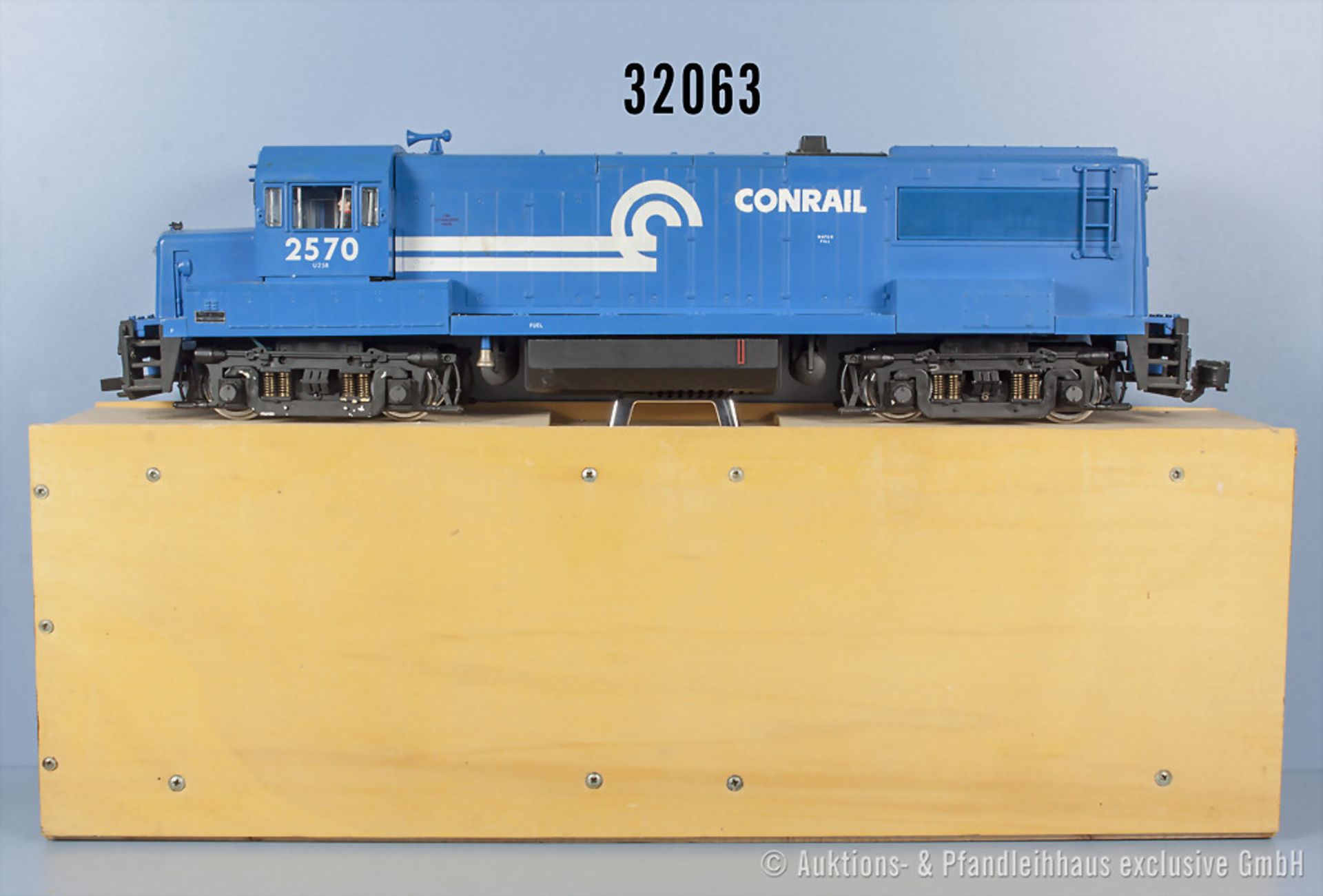 Aristo Craft Spur G Diesellok der Conrail, BN 2570, Zustand 3, in Holztransportbox, verschmutzt, mit