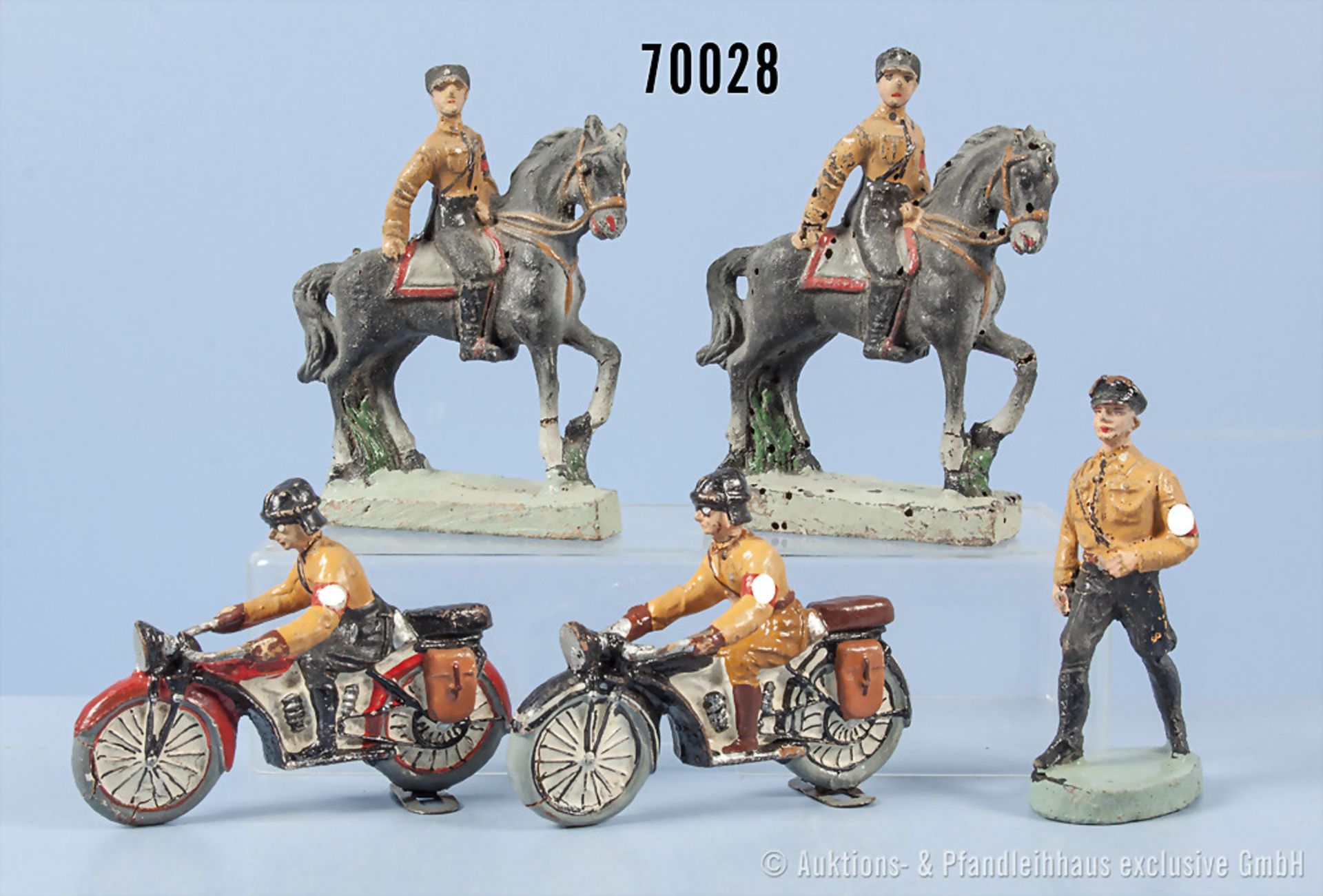 Konv. SA/SS Männer, dabei 2 Reiter zu Pferd, 2 Kradfahrer und Marschierender, h. M., 6 cm bis 7 cm