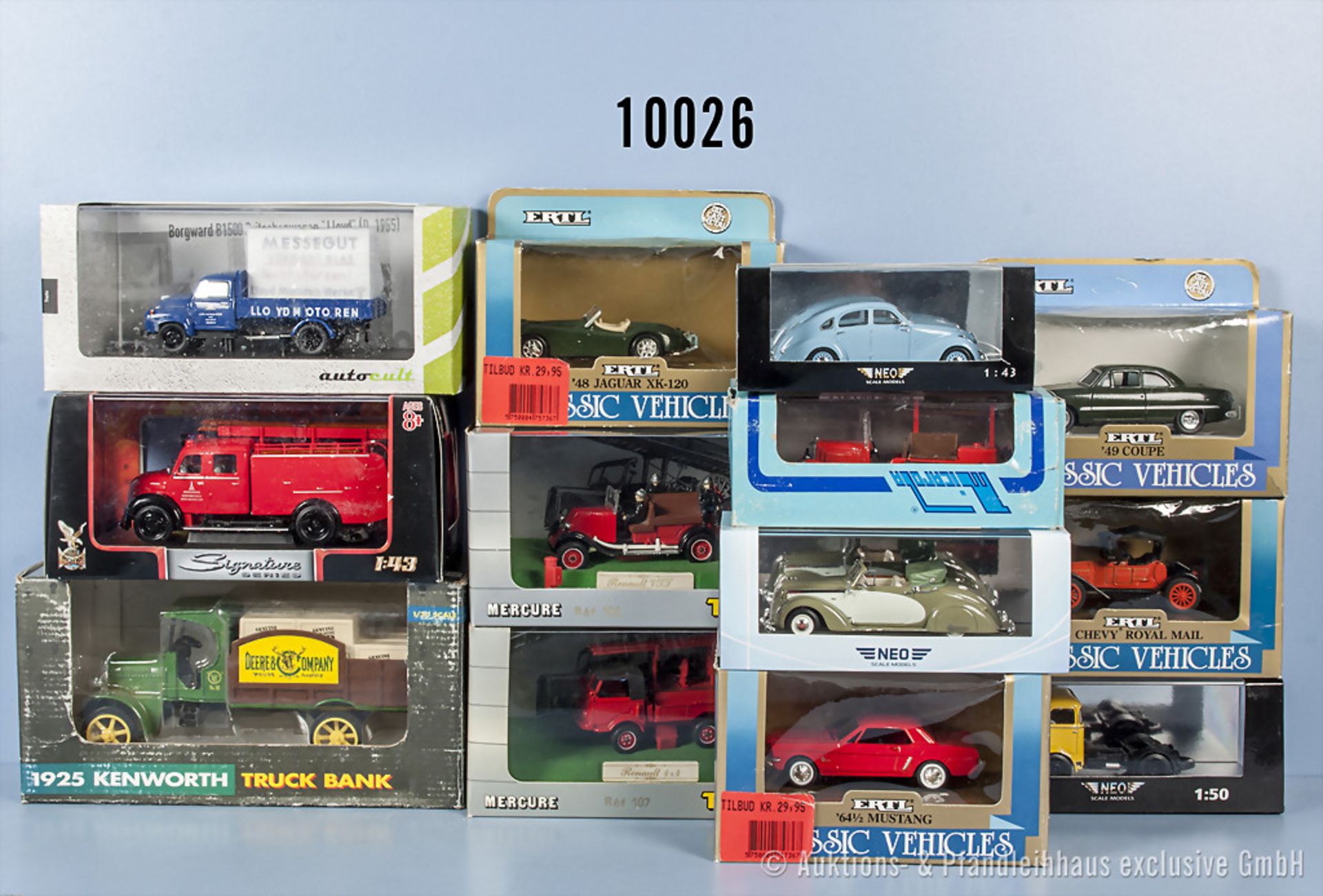 Konv. 13 Modellfahrzeuge, dabei Oldtimer, Einsatzfahrzeuge, Lkw usw., Metallausf., überwiegend M 1: