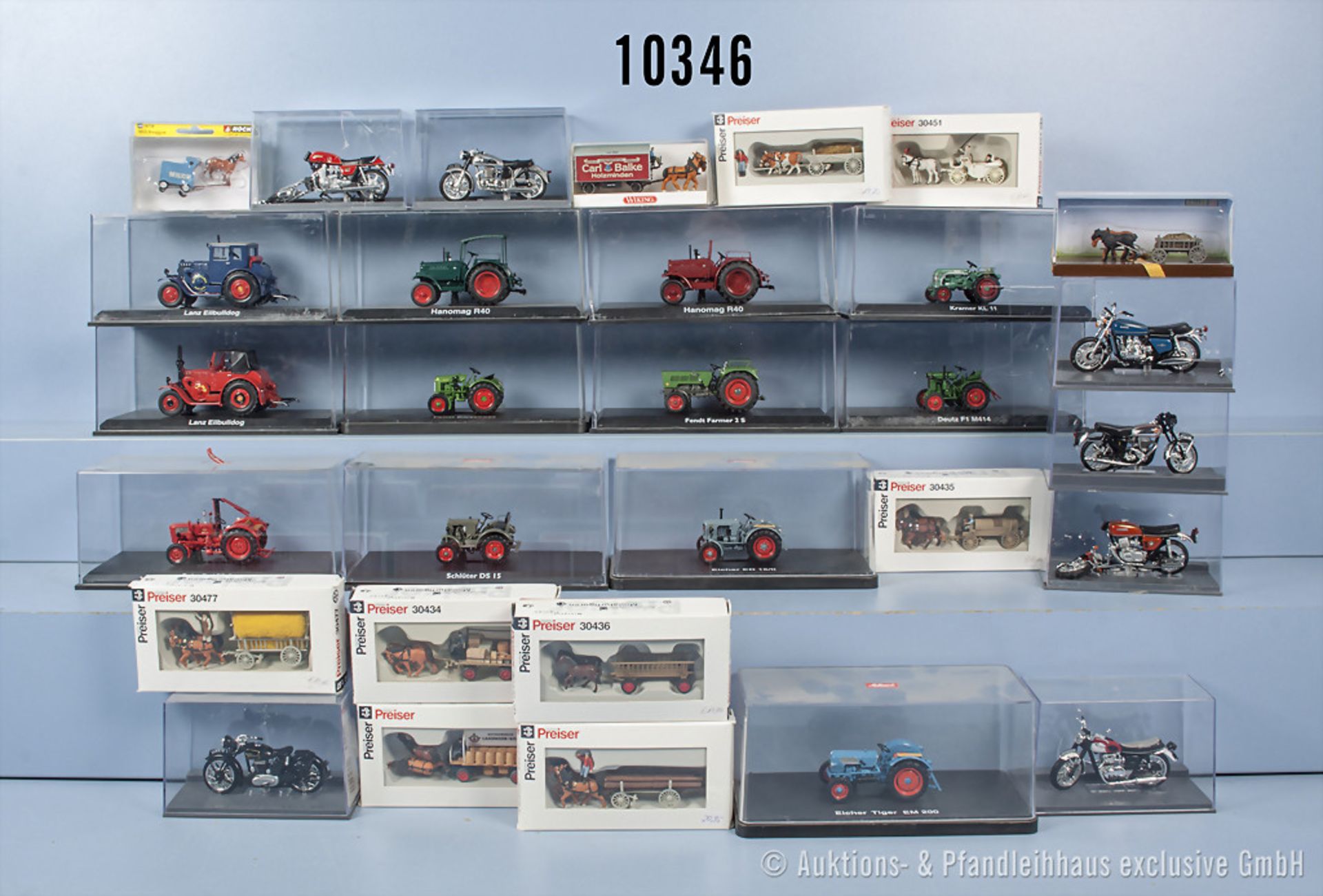 Konv. Über 30 Modellfahrzeuge, Traktoren, Motorräder und Pferdewagen, dabei BSA Gold Star, Triumph T