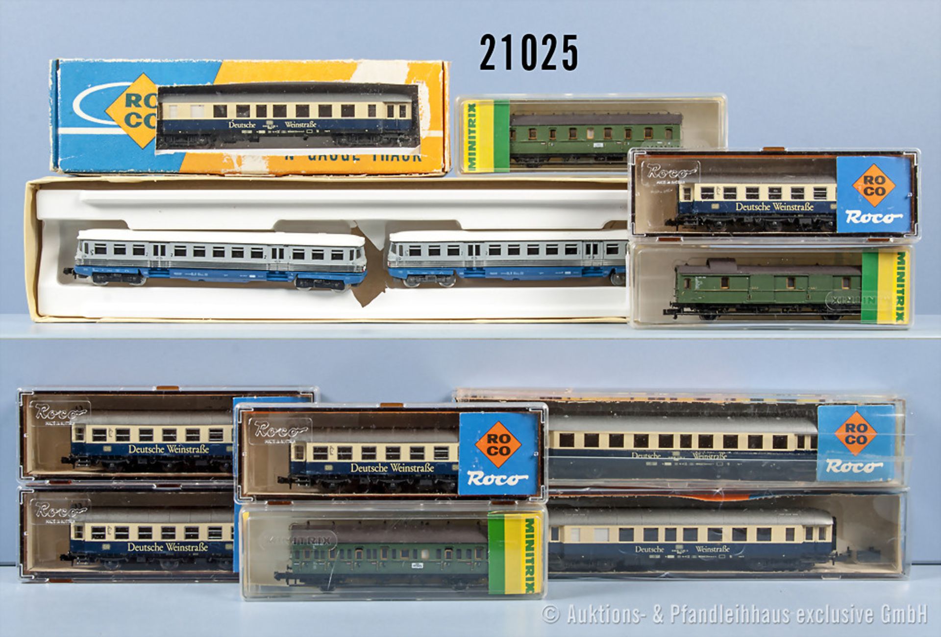 Konv. Spur N, dabei Diesel-Triebwagen mit Beiwagen, 1 D-Zug-Personenwagen, 2 Gesellschaftswagen, 5