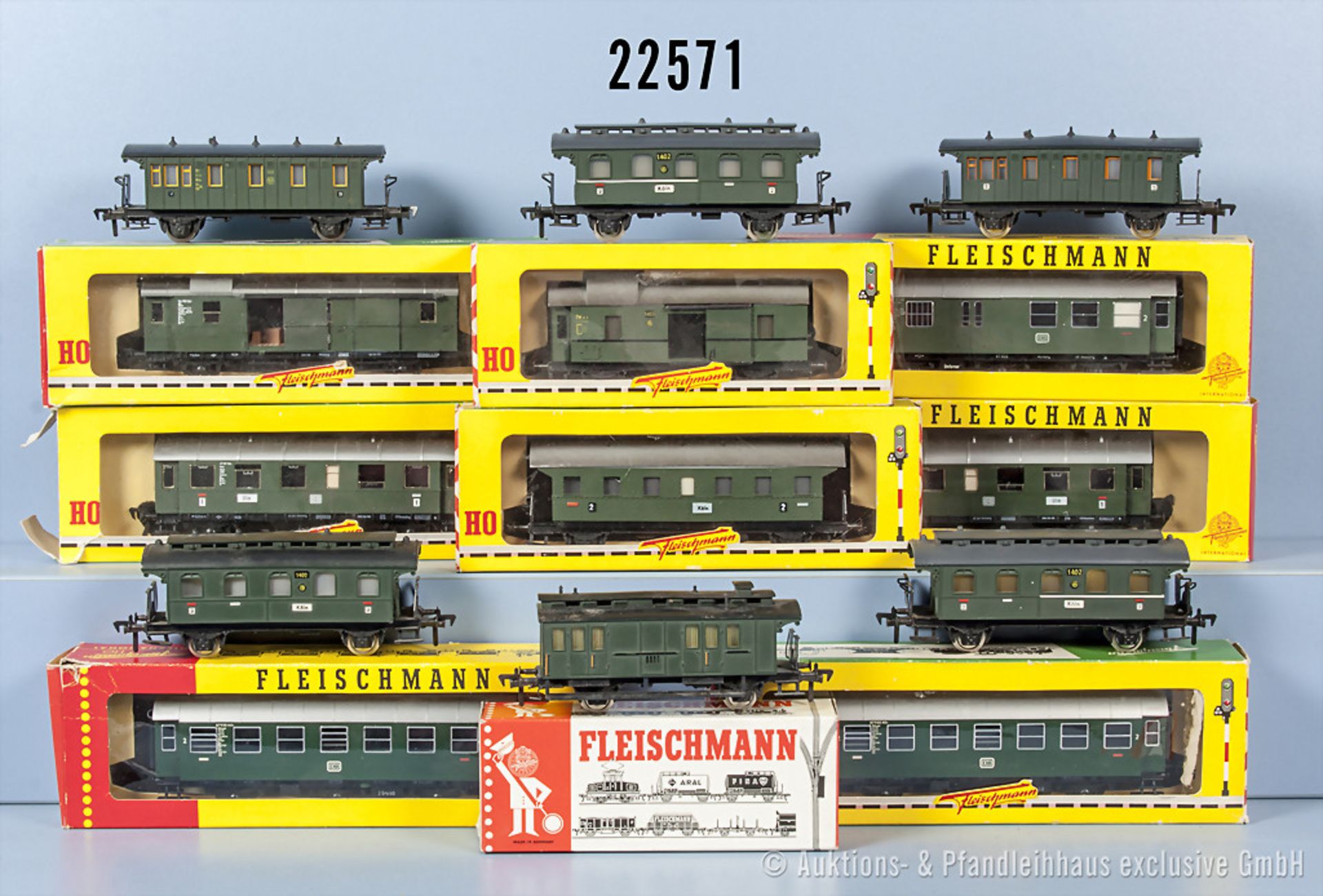 Konv. 15 Fleischmann H0 Wagen, dabei 10 Personenwagen, 3 Gepäckwagen, 1 Personen-/Gepäckwagen und