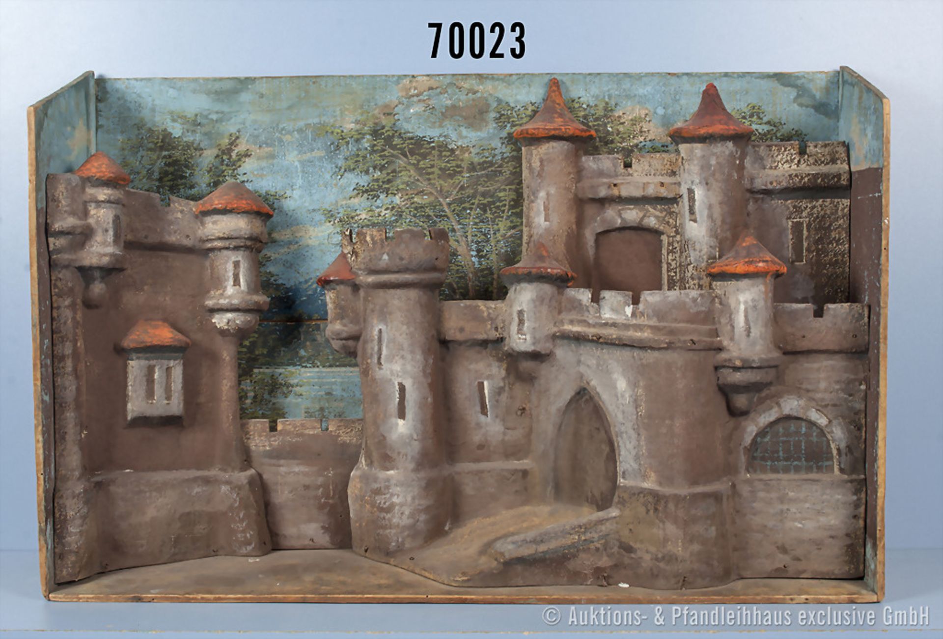 Burgdiorama, alte Sammlerfertigung, lack. Holzausf. mit Pappmache, 69 x 17 x 45 cm, guter Zustand