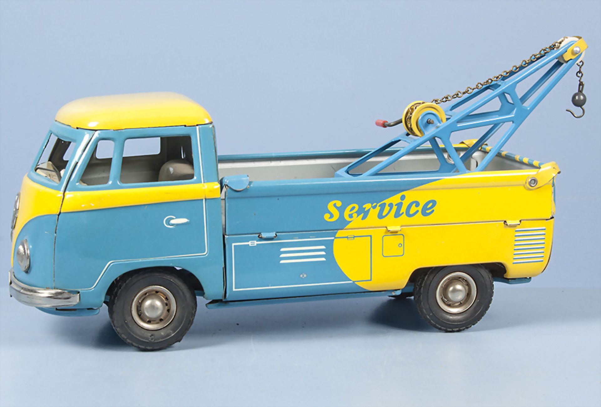 Tipp-Co VW-Abschleppwagen TCO-020, blau/gelb lith. Blechausf. mit Friktionsantrieb, gummibereift,