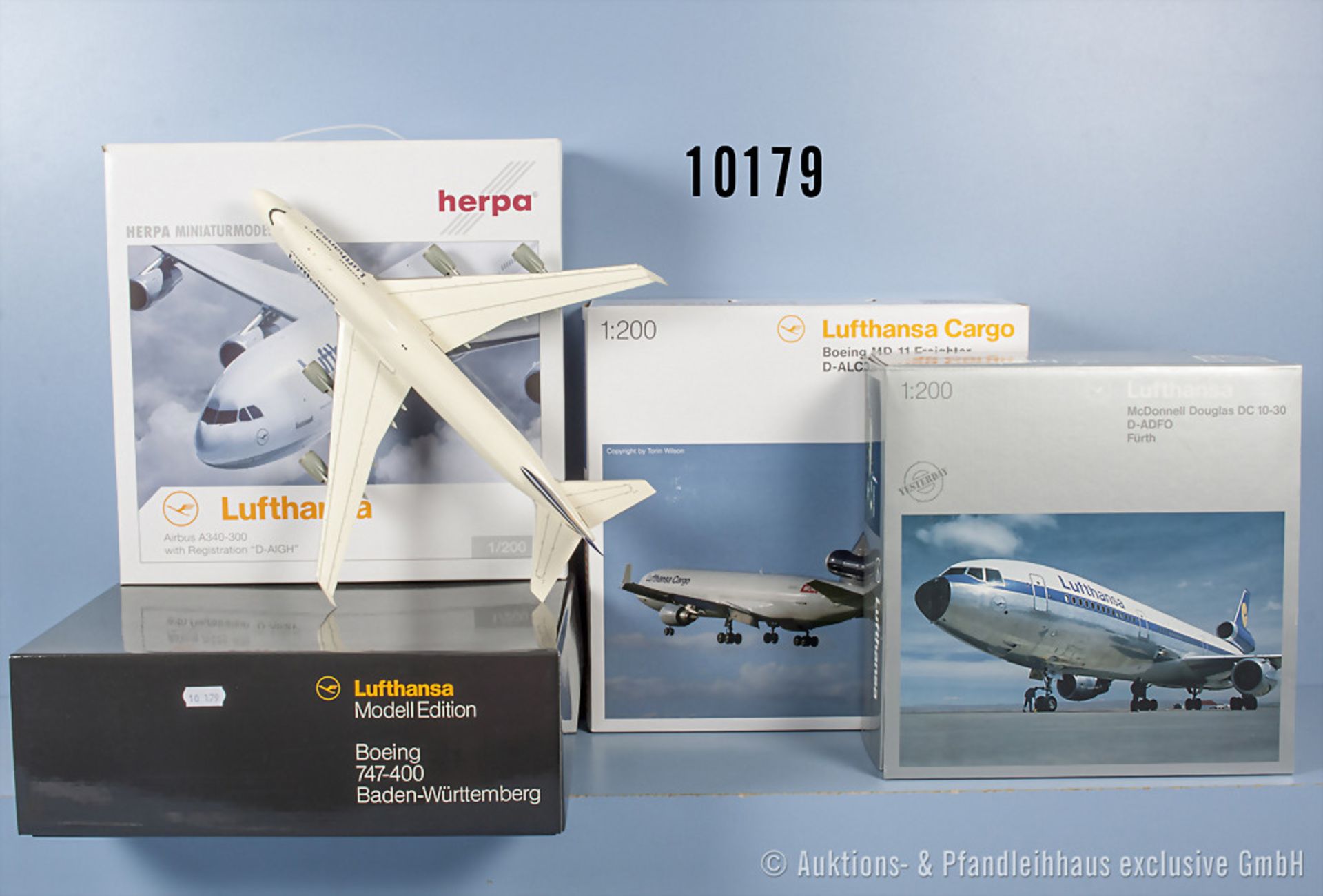 Konv. 4 Modellflugzeuge der Lufthansa, Fertigmodelle, M 1:200, dabei Lufthansa Modell Edition Boeing